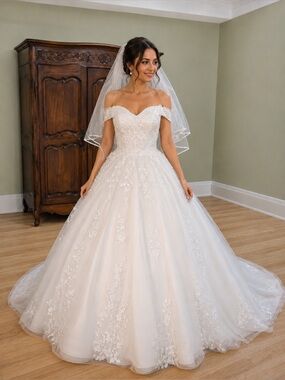 Magnolia | NWOT Off-the-Shoulder Lace Ball Gown Wedding Dress